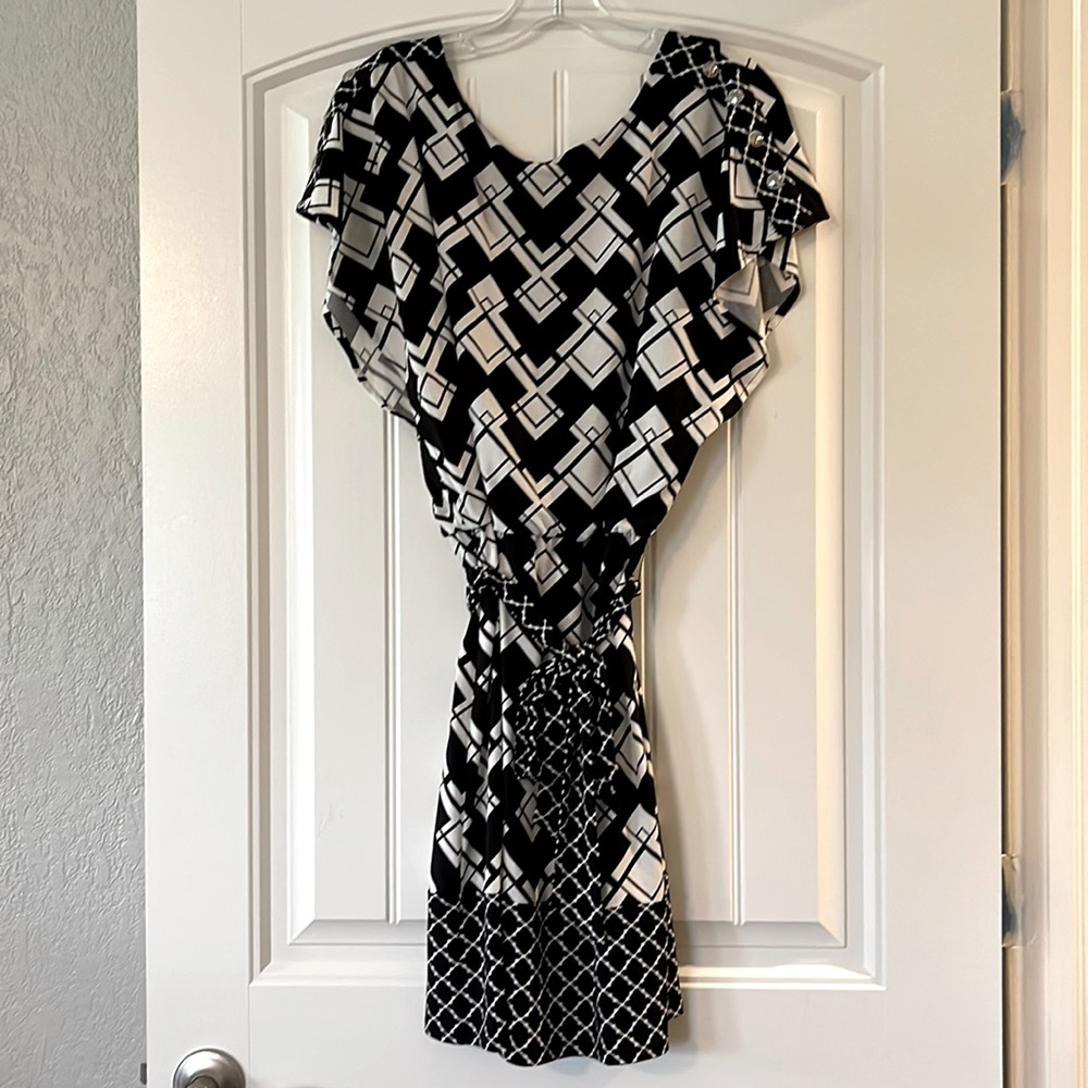 WHBM, small, super cute dress 🤍🖤